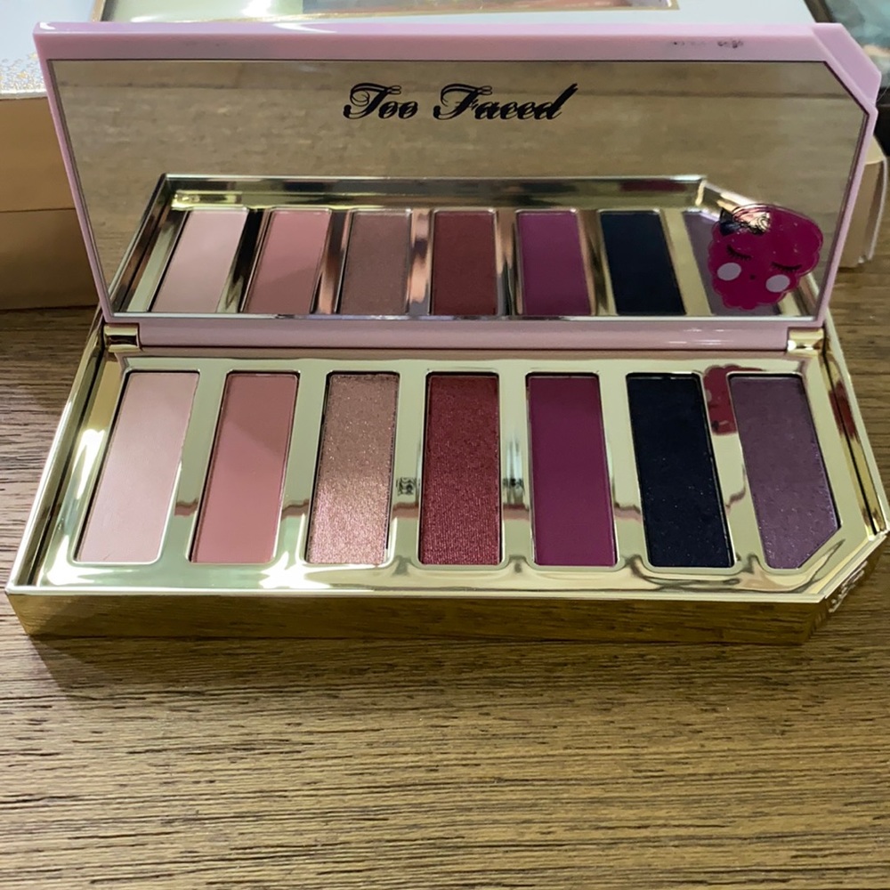 Too faced dazzle dazzle berry eyeshadow palette
